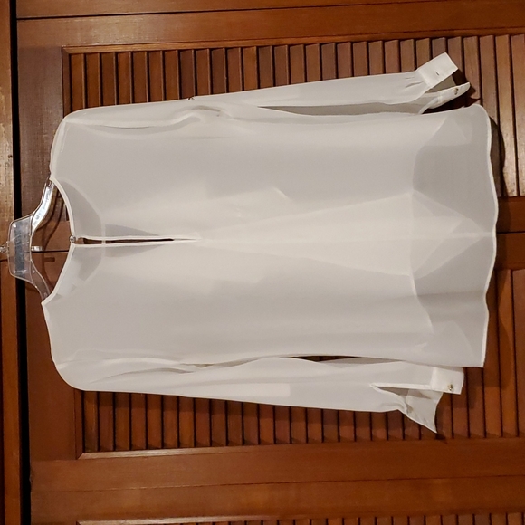 Jennifer Lopez front ruffled blouse - Picture 2 of 8